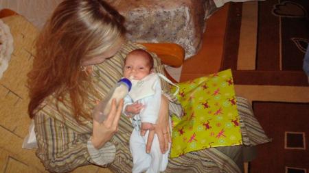he oui, c'est bien mon anniversaire, j'ai un cadeau ! de baba Pierre. J'ai déjà reçu tous mes cadeaux le jour ou tout le monde a fait une fête pour moi, c'était à mon 5ème jour, le