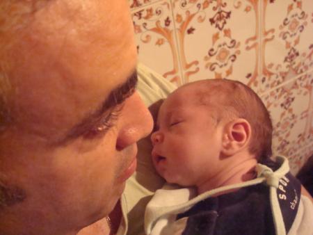 comme vous le voyez, je dors comme un bébé !!! c'est vraiment dommage que mon papa n'est pas là tous les jours !!!
